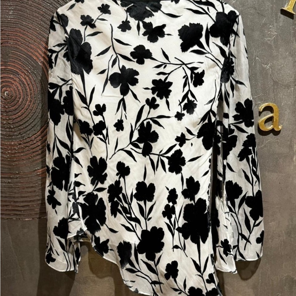 Papell Boutique Black Floral Blouse - Picture 2 of 3